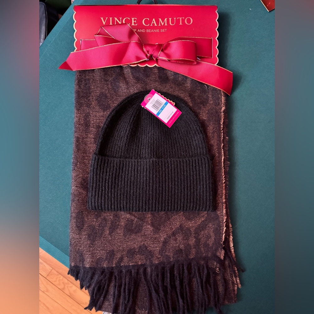 Vince Camuto Hat and Scarf Super Soft Gift Set! NWT